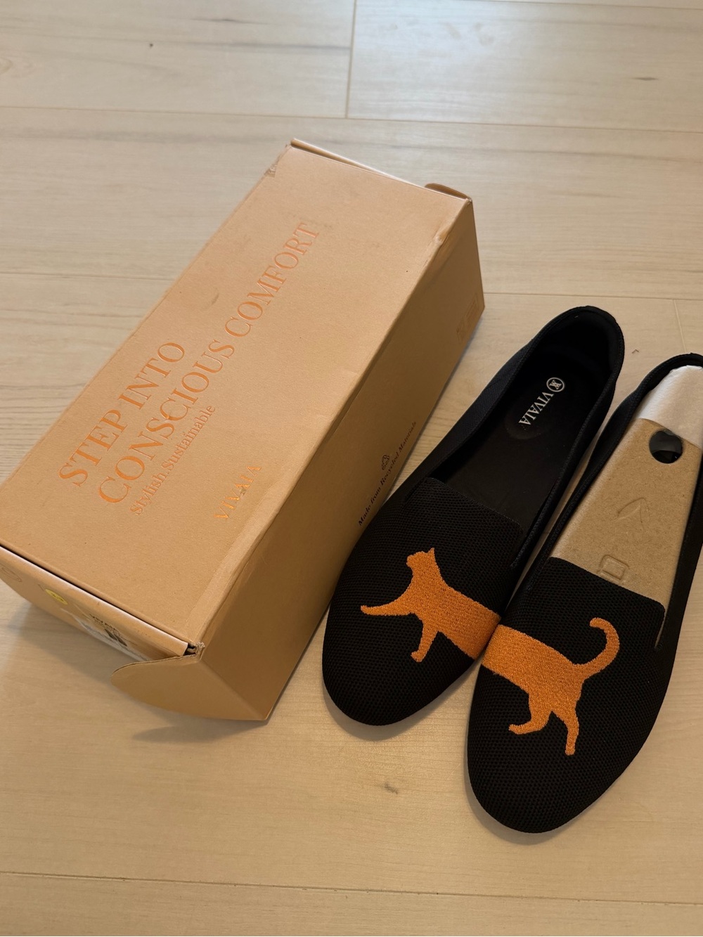 Viviana Black Audrey Cat Slip-On Flat 41.5